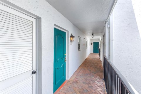 Condo in Fort Lauderdale, Florida, 1 bedroom № 2183239 - photo 4