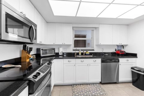 Condo in Fort Lauderdale, Florida, 1 bedroom № 2183239 - photo 7