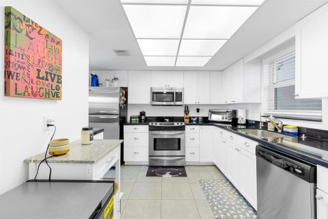 Condo in Fort Lauderdale, Florida, 1 bedroom № 2183239 - photo 6