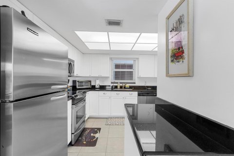 Condo in Fort Lauderdale, Florida, 1 bedroom № 2183239 - photo 8