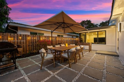 Casa en venta en Fort Lauderdale, Florida, 3 dormitorios № 1966026 - foto 2