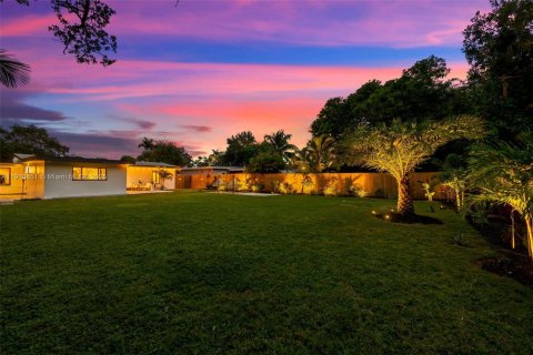Casa en venta en Fort Lauderdale, Florida, 3 dormitorios № 1966026 - foto 4