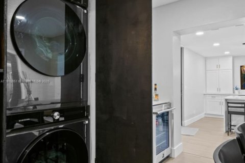 Casa en venta en Fort Lauderdale, Florida, 3 dormitorios № 1966026 - foto 29