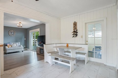 House in Orlando, Florida 5 bedrooms, 246.19 sq.m. № 1822493 - photo 25