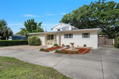 House in Orlando, Florida 5 bedrooms, 246.19 sq.m. № 1822493 - photo 2