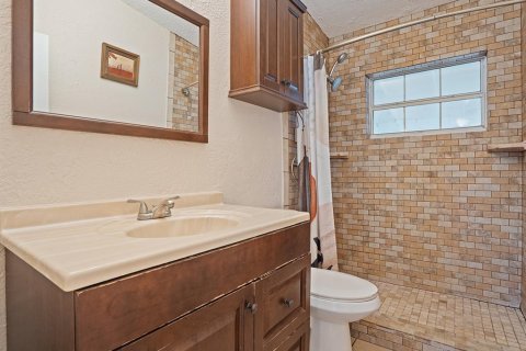 House in Orlando, Florida 5 bedrooms, 246.19 sq.m. № 1822493 - photo 14