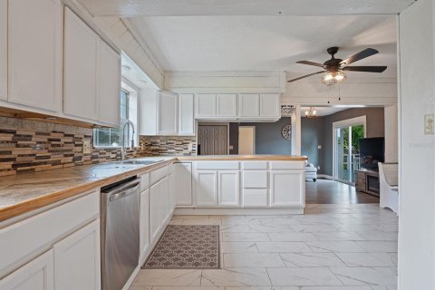 House in Orlando, Florida 5 bedrooms, 246.19 sq.m. № 1822493 - photo 7
