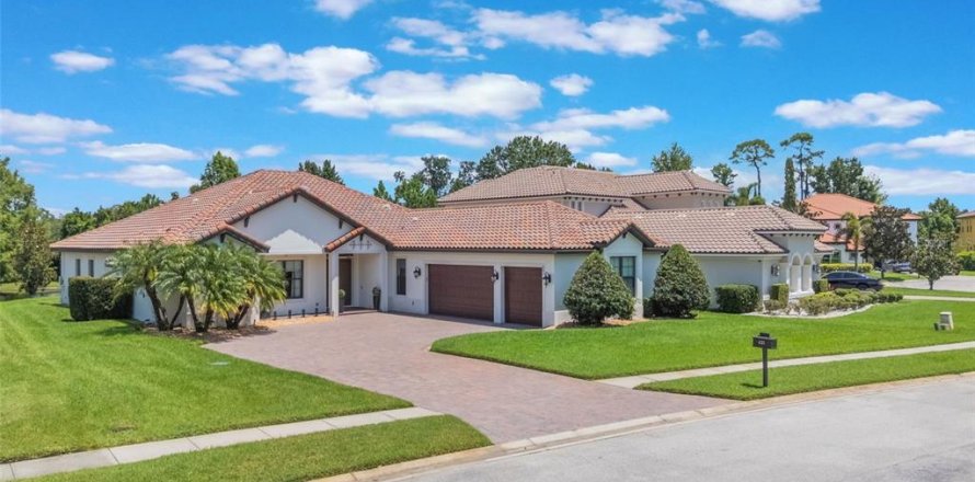 Villa ou maison à Oviedo, Floride 4 chambres, 261.98 m2 № 1844378