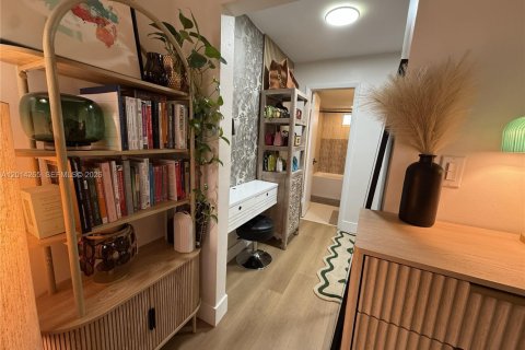 Снять в аренду кондоминиум в Майами-Бич, Флорида 2 спальни, 69.86м2, № 2076243 - фото 13