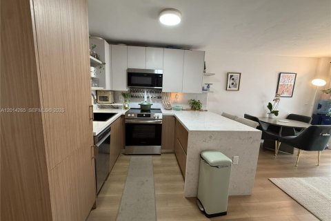 Снять в аренду кондоминиум в Майами-Бич, Флорида 2 спальни, 69.86м2, № 2076243 - фото 3
