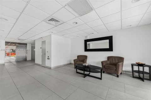 Снять в аренду кондоминиум в Майами-Бич, Флорида 2 спальни, 69.86м2, № 2076243 - фото 22