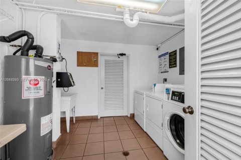 Снять в аренду кондоминиум в Майами-Бич, Флорида 2 спальни, 69.86м2, № 2076243 - фото 23