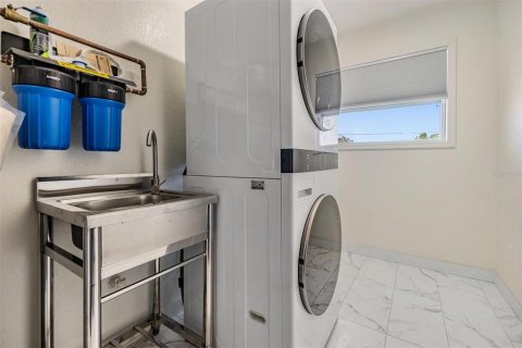 House in Clearwater, Florida 4 bedrooms, 245.91 sq.m. № 1677191 - photo 30