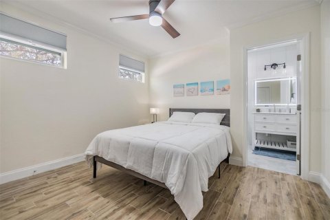 House in Clearwater, Florida 4 bedrooms, 245.91 sq.m. № 1677191 - photo 23
