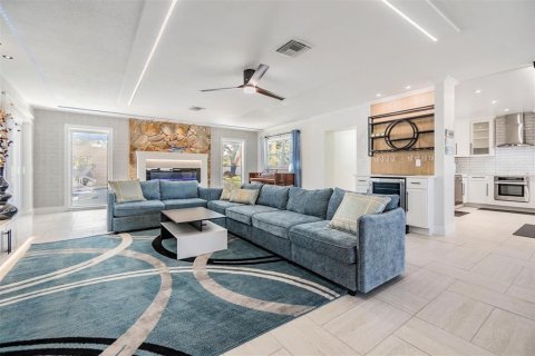 House in Clearwater, Florida 4 bedrooms, 245.91 sq.m. № 1677191 - photo 6