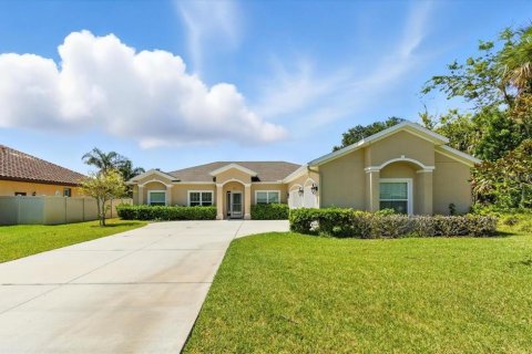 House in Palm Coast, Florida 4 bedrooms, 205.13 sq.m. № 1913489 - photo 4