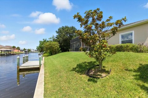House in Palm Coast, Florida 4 bedrooms, 205.13 sq.m. № 1913489 - photo 8