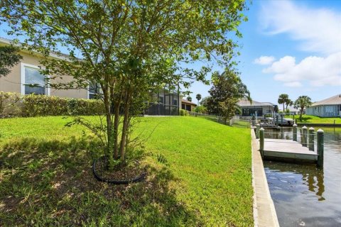House in Palm Coast, Florida 4 bedrooms, 205.13 sq.m. № 1913489 - photo 6