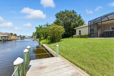 House in Palm Coast, Florida 4 bedrooms, 205.13 sq.m. № 1913489 - photo 9