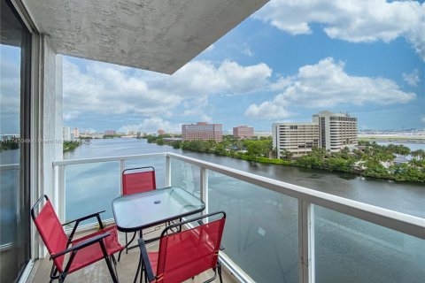 Condominio en venta en Miami, Florida, 2 dormitorios, 89.46 m2 № 1970907 - foto 3