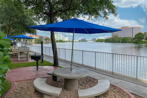 Condominio en venta en Miami, Florida, 2 dormitorios, 89.46 m2 № 1970907 - foto 16