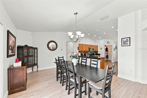 House in Valrico, Florida 4 bedrooms, 189.06 sq.m. № 2235419 - photo 18