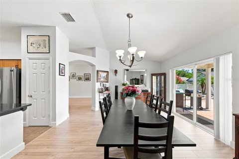House in Valrico, Florida 4 bedrooms, 189.06 sq.m. № 2235419 - photo 20
