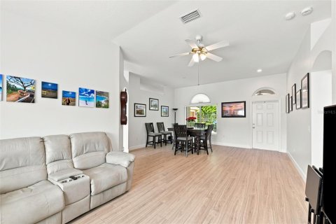House in Valrico, Florida 4 bedrooms, 189.06 sq.m. № 2235419 - photo 11