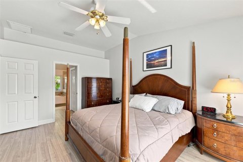 House in Valrico, Florida 4 bedrooms, 189.06 sq.m. № 2235419 - photo 23