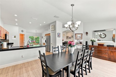 House in Valrico, Florida 4 bedrooms, 189.06 sq.m. № 2235419 - photo 5