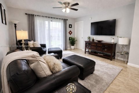 Купить кондоминиум в Лейк-Уорт, Флорида 2 спальни, 73.39м2, № 2065447 - фото 3