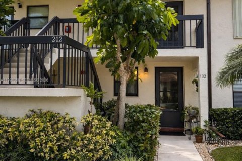 Кондоминиум с 2 спальнями в Лейк-Уорт, Флорида № 2065447