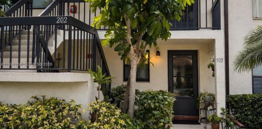 Кондоминиум с 2 спальнями в Лейк-Уорт, Флорида № 2065447