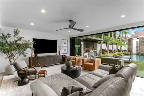 House in Tampa, Florida 6 bedrooms, 422.8 sq.m. № 2107671 - photo 15