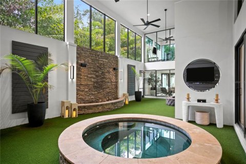 House in Tampa, Florida 6 bedrooms, 422.8 sq.m. № 2107671 - photo 22