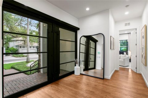 House in Tampa, Florida 6 bedrooms, 422.8 sq.m. № 2107671 - photo 4