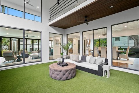 House in Tampa, Florida 6 bedrooms, 422.8 sq.m. № 2107671 - photo 25