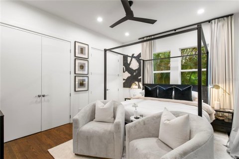 House in Tampa, Florida 6 bedrooms, 422.8 sq.m. № 2107671 - photo 6