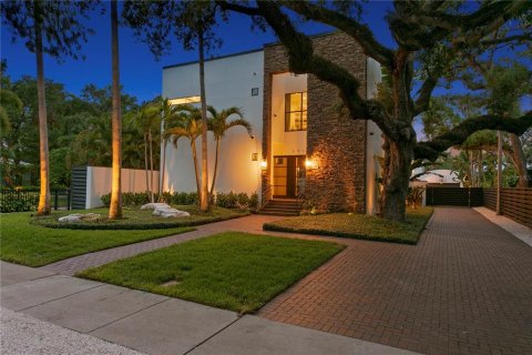 Casa en Tampa, Florida 6 dormitorios, 422.8 m2 № 2107671