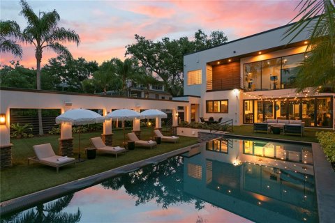 House in Tampa, Florida 6 bedrooms, 422.8 sq.m. № 2107671 - photo 2
