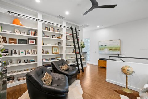 House in Tampa, Florida 6 bedrooms, 422.8 sq.m. № 2107671 - photo 27