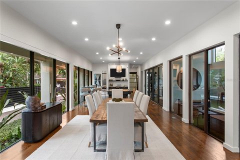 House in Tampa, Florida 6 bedrooms, 422.8 sq.m. № 2107671 - photo 11