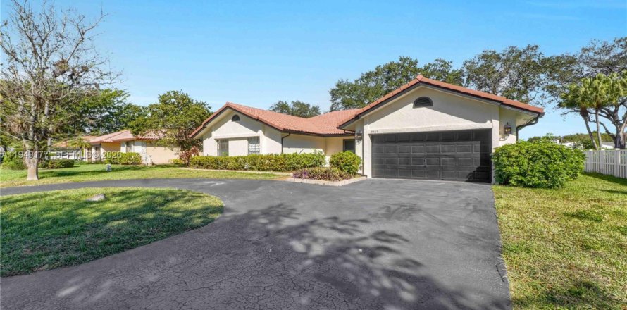 Casa en Coral Springs, Florida 4 dormitorios, 245.73 m2 № 2007478