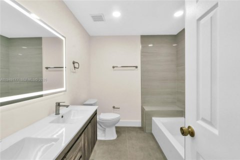 Casa en venta en Coral Springs, Florida, 4 dormitorios, 245.73 m2 № 2007478 - foto 29