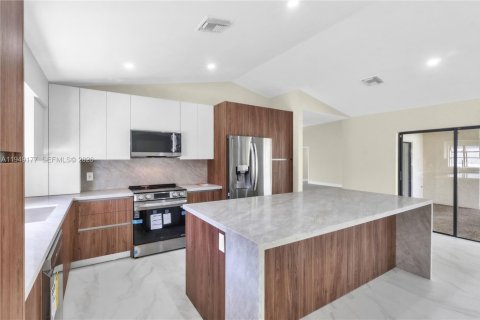 Casa en venta en Coral Springs, Florida, 4 dormitorios, 245.73 m2 № 2007478 - foto 9