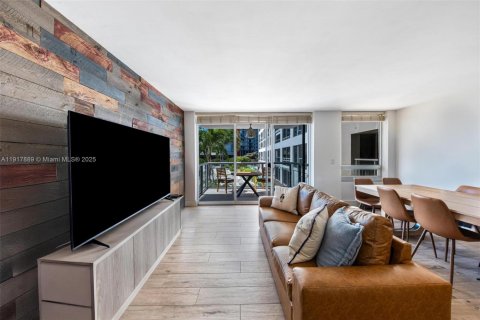 Condo in Miami, Florida, 1 bedroom  № 1974904 - photo 3
