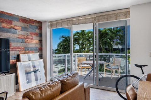 Condo in Miami, Florida, 1 bedroom  № 1974904 - photo 6