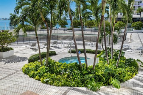 Condo in Miami, Florida, 1 bedroom  № 1974904 - photo 23