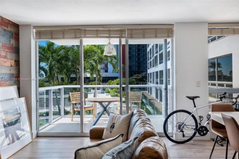 Condo in Miami, Florida, 1 bedroom  № 1974904 - photo 7