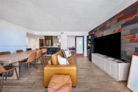 Condo in Miami, Florida, 1 bedroom  № 1974904 - photo 9